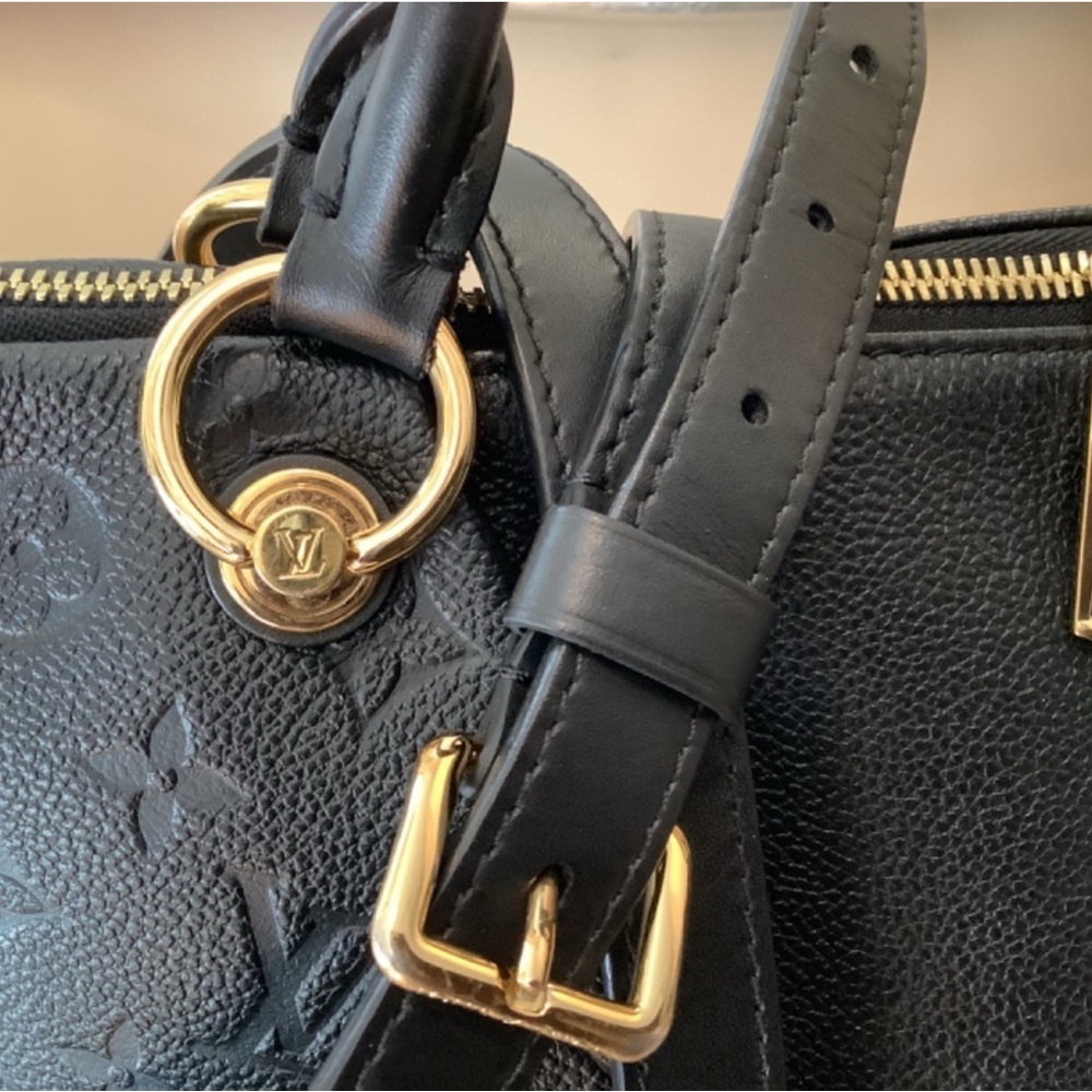 LOUIS VUITTON V Tote MM Black Leather Handbag EUC & Authentic - Picture 8 of 15